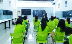 互联网+形象设计专业美发课程开课 毛老师现场传授技艺