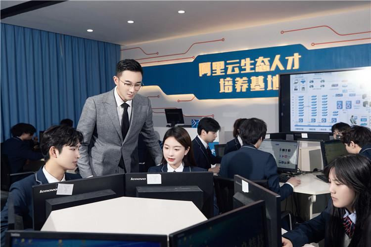 中考动向丨中考or学技术,成绩不理想初中生要做两手准备!?