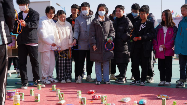 新华游园会，喜气洋洋闹元宵