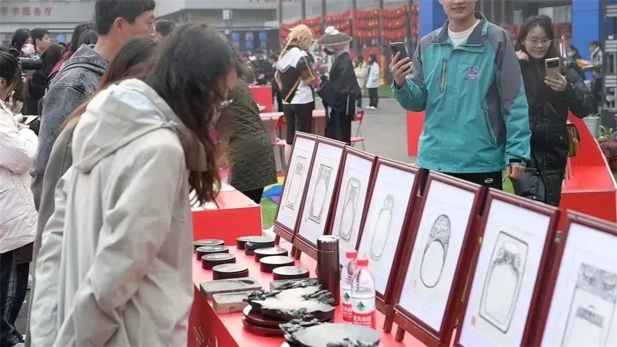 新华电脑教育春季开学热 | 非遗进校园，国潮范十足！