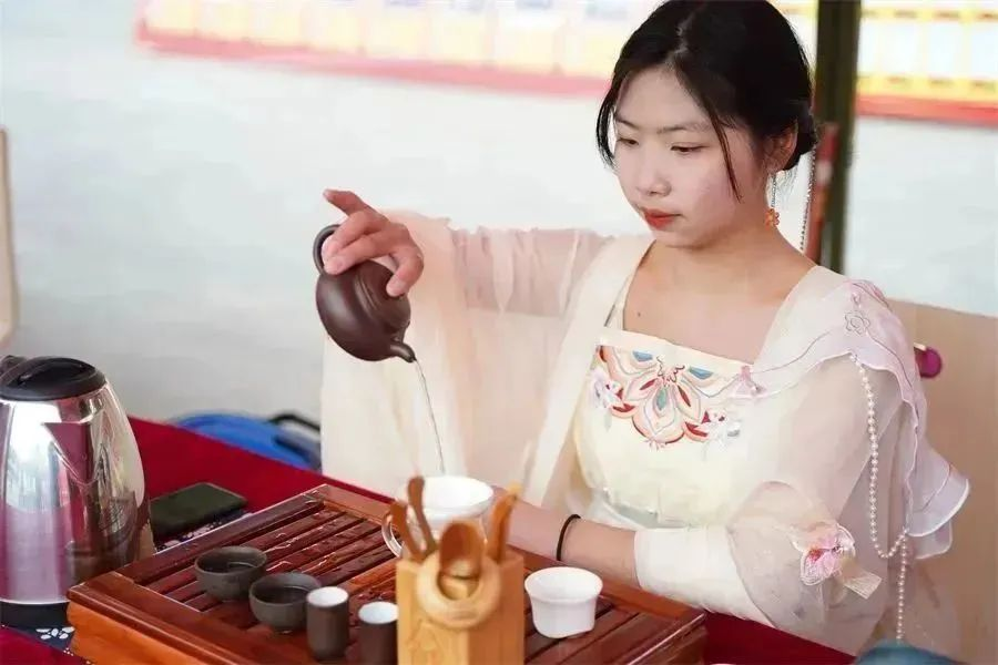 新华电脑教育春季开学热 | 非遗进校园，国潮范十足！