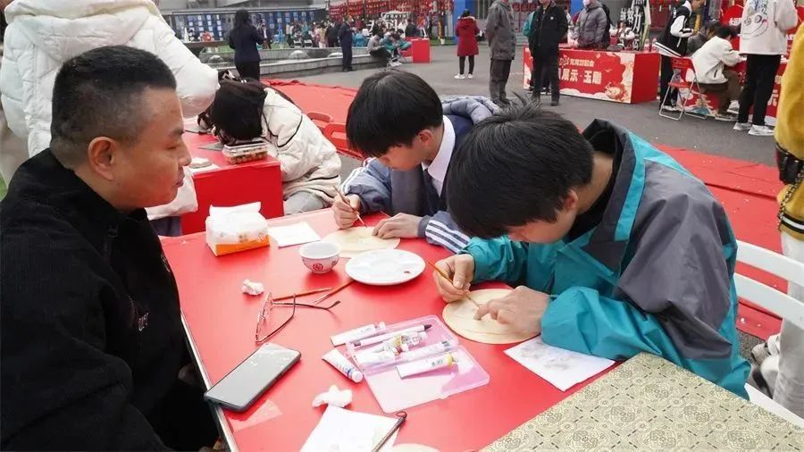新华电脑教育春季开学热 | 非遗进校园，国潮范十足！