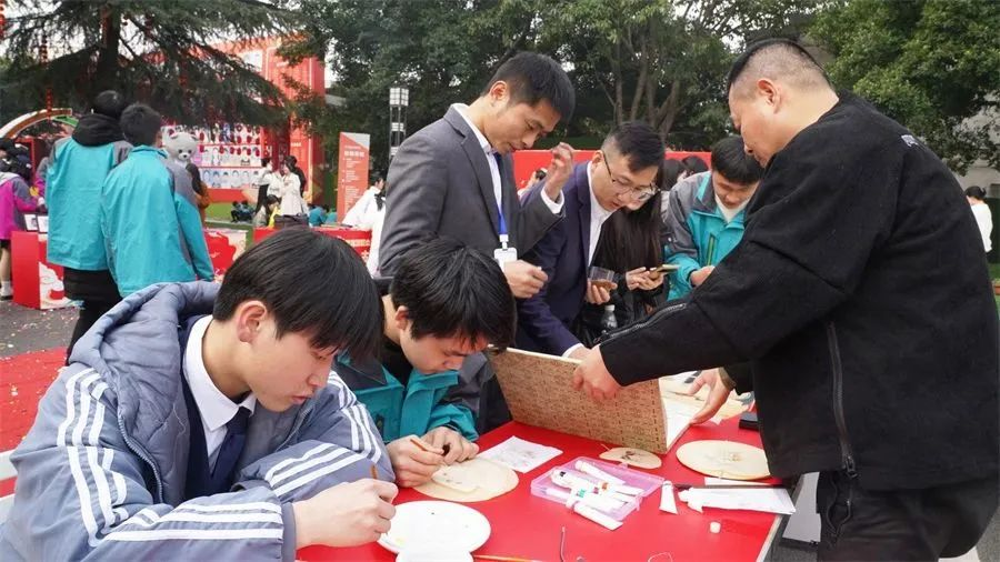 新华电脑教育春季开学热 | 非遗进校园，国潮范十足！