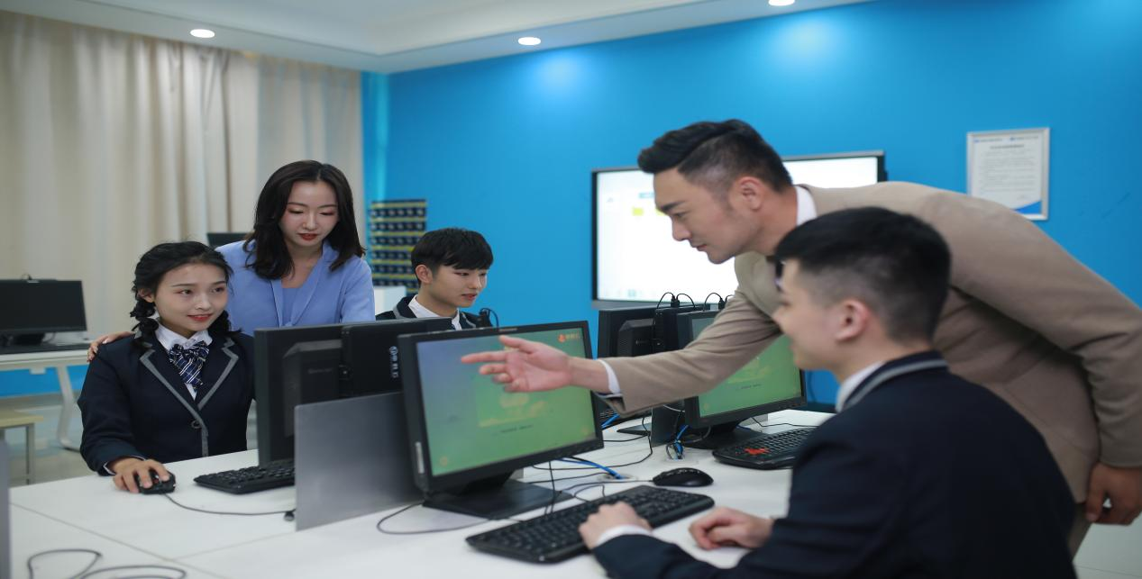 2023年毕业生人数高达1158万,学一技之长完美破局