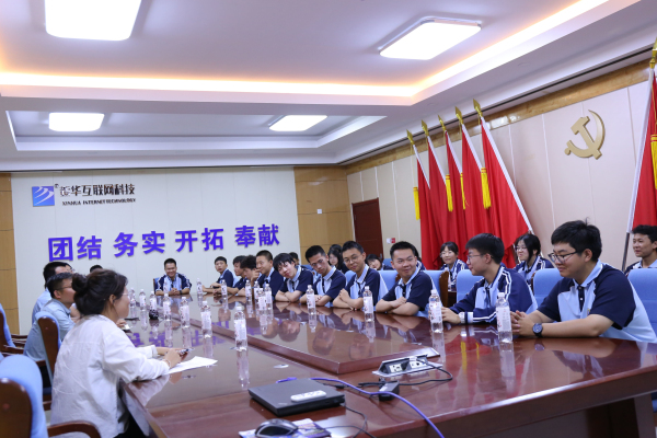 逐梦青春 展望未来——兰州新华新生座谈会