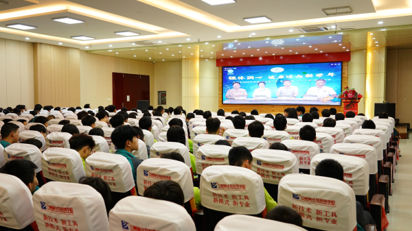 “强体润心 健康迈向新学年” ——兰州新华互联网学校开学第一课