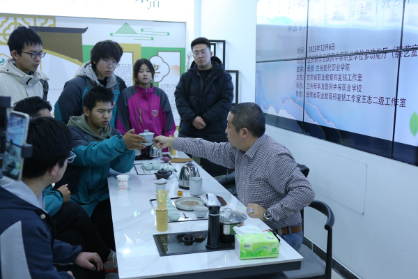 兰州新华学校茶艺讲座 传承文化 浸润茶香 提升学生综合素质
