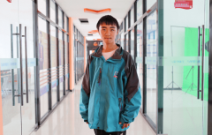 青春是挥洒汗水，不顾一切的拼搏与坚持！