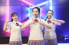 我国网民超10亿，互联网行业飞速发展，学互联网技术未来可期！