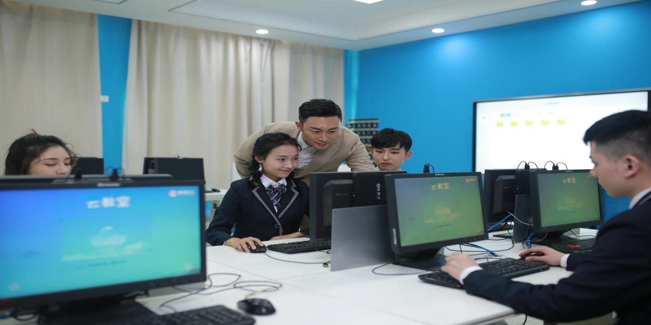 初中女生学什么专业有前景?