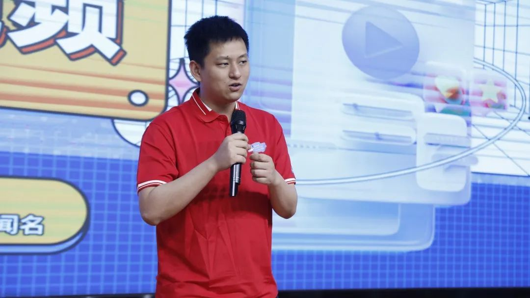 头部UP主走进新华电脑教育 分享自媒体创业经验
