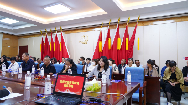 携手共进 共创未来 兰州新华高三学生家长会