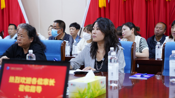 携手共进 共创未来 兰州新华高三学生家长会